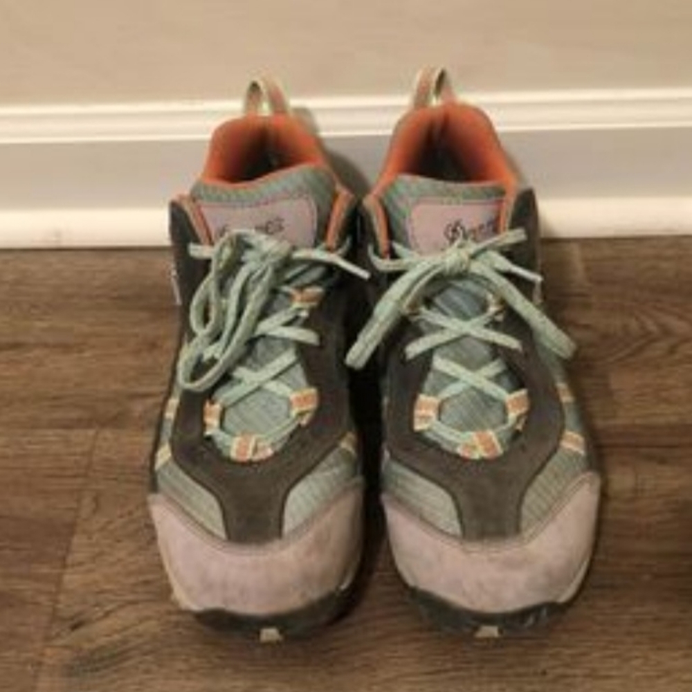 Women's hiking boots